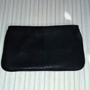 Boulder Ridge black leather zippered pouch